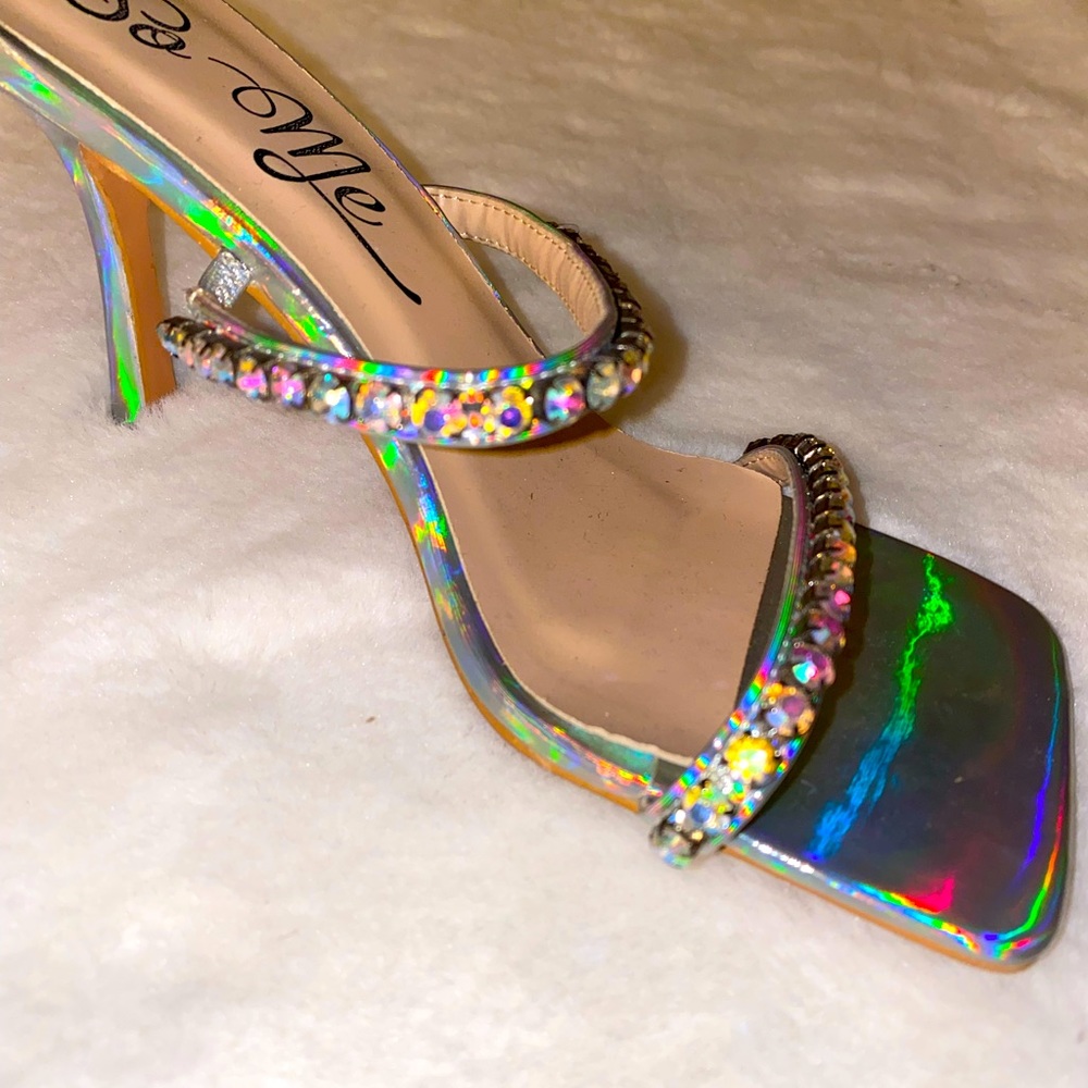 Halo graphic shoes